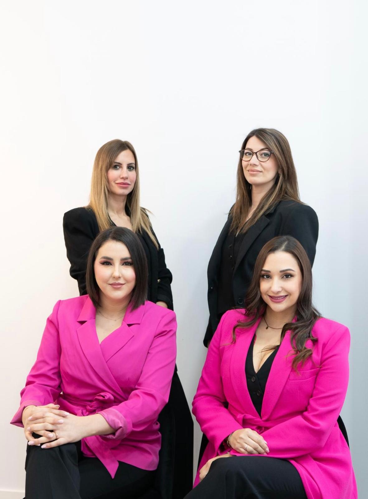 Nawel, Katty y el equipo de profesionales médicos y estéticos de nuestra clínica en Navarra.